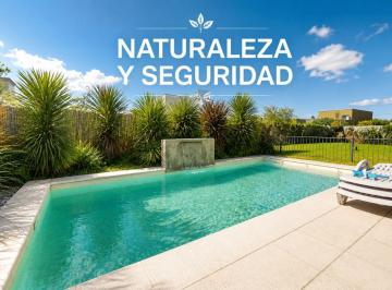 Casa · 204m² · 5 Ambientes · 2 Cocheras · Venta de Casa 5 Ambientes Apto Credito Laguna Azul
