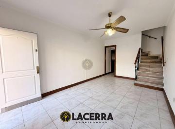 Casa de 3 ambientes, General San Martín · Triplex 3 Ambientes con Cochera y Patio en Alquiler