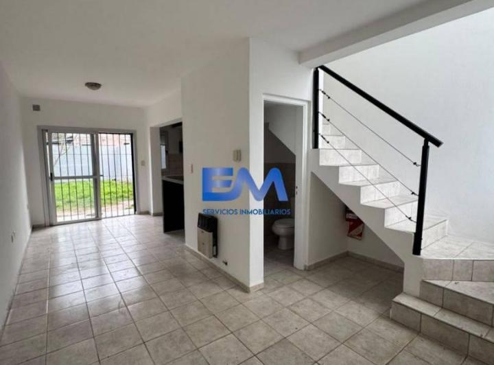 Casa · 80m² · 4 Ambientes · 1 Cochera