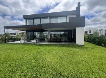 Casa · 337m² · 7 Ambientes · Casa Al Agua en Virazon de 5 Dorm. - Venta