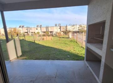 Casa · 104m² · 4 Ambientes · 2 Cocheras · Duplex en Alquiler, 3 Dorm., Tortuguitas, Parque Propio.