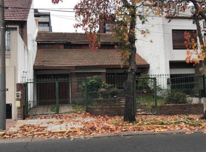 Casa · 250m² · 5 Ambientes · 1 Cochera