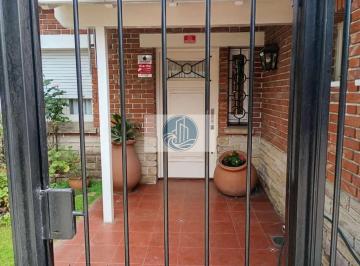 Casa · 160m² · 6 Ambientes · 1 Cochera · Chalet con Dto 2 Amb. Para Multiples Usos Zona Comercial