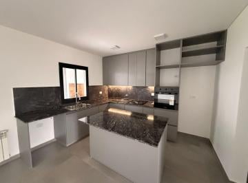 PH · 165m² · 8 Ambientes · 2 Cocheras · Dúplex de 3 Dorm. y Categoría en Solares de Manantiales