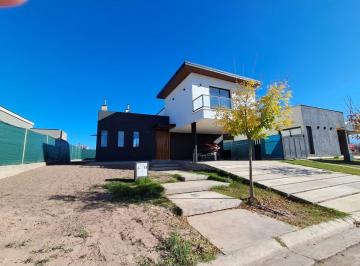 Casa de 6 ambientes, Carrodilla · Estupenda Casa (A Estrenar) en El B° Privado La Luisa, Carrodilla (Luján de Cuyo, Mza)