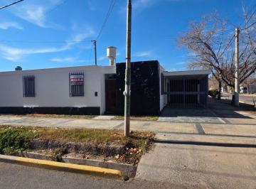Casa de 9 ambientes, Dorrego · Cnel Dorrego