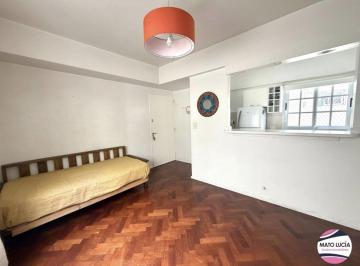 Departamento de 3 ambientes, Floresta · Impecable 3 Ambientes - Muy Luminoso - Tercer Piso por Escalera