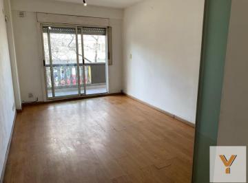 Departamento · 65m² · 3 Ambientes · Departamento en Alquiler - 2 Dorm. 2 Baños - 70 m - Flores
