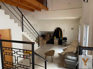 Departamento · 80m² · 3 Ambientes · Departamento en Alquiler - 2 Dorm. 1 Baño - 100 m - Flores