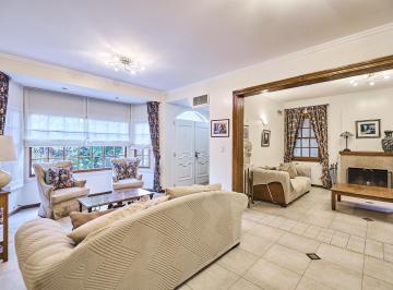 Living · Excelente Casa en La Lucila!