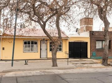 Casa · 60m² · 3 Ambientes · 3 Cocheras · Casa Venta en Godoy Cruz, Mendoza