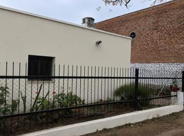 Casa · 100m² · 2 Dormitorios · 1 Cochera · Casa a m de Av Mitre