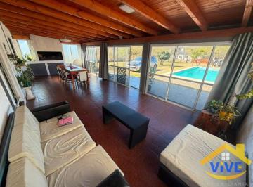 Casa de 4 ambientes, Cosquín · Casa en Venta en Cosquín