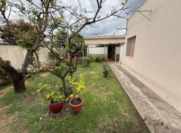 Casa · 152m² · 7 Ambientes · 1 Cochera · Venta Casa 4 Ambientes con Depto 3 Ambientes en Morón. Financiacion