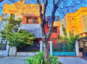 Casa · 114m² · 5 Ambientes · 1 Cochera · Apta Crédito - Casa en Venta – Lote Propio, 5 Ambientes, Cochera, Patio y Jardín