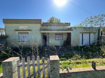 Casa · 144m² · 4 Ambientes · 1 Cochera · Casa en Venta a Refaccionar con Lote en Lote 375 m Gorostiaga