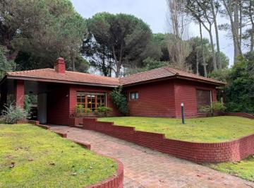 Casa · 164m² · 5 Ambientes · Casa en Venta - Carilo