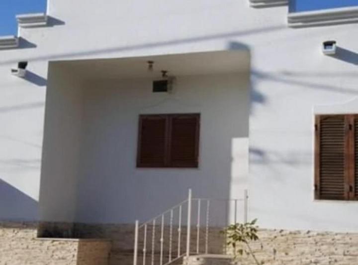 Casa · 220m² · 4 Ambientes · 2 Cocheras
