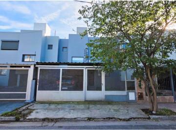 Casa · 84m² · 4 Ambientes · 1 Cochera · Venta Dúplex 3 Dormit B° Villa Claret