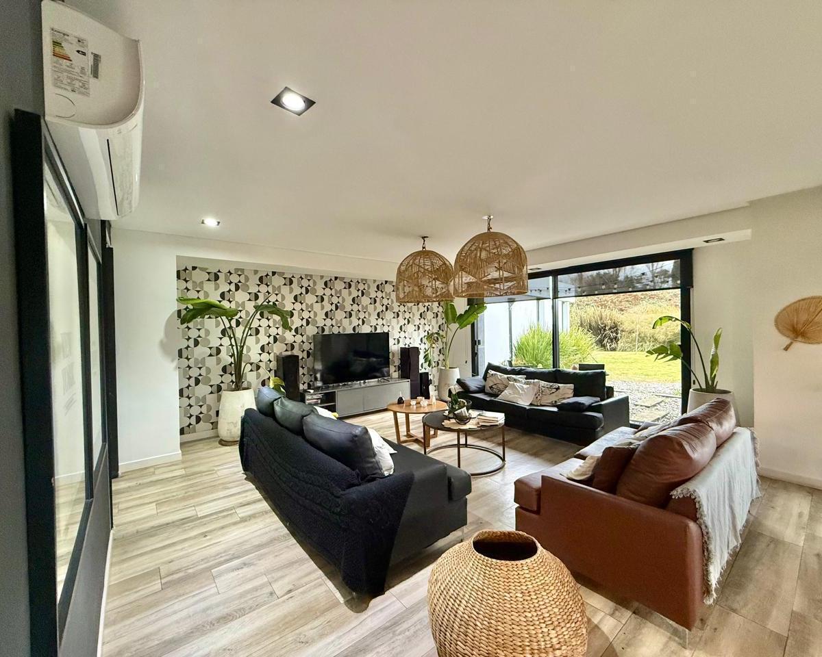 Casa 4 amb, 225m² con pileta y parque — Los Ceibos