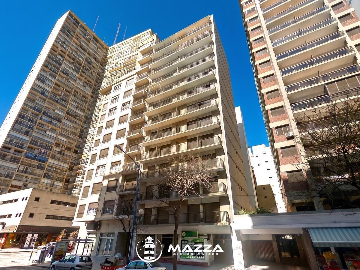Depto 4 amb, 85m² con cochera y balcón — Centro