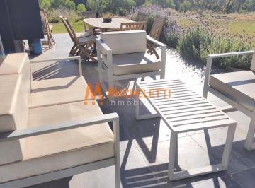 Casa · 231m² · 9 Ambientes · 2 Cocheras · Casa en Venta en Barrio Cerro Alto