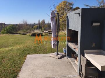 Casa · 231m² · 9 Ambientes · 2 Cocheras · Casa en Venta en Barrio Cerro Alto