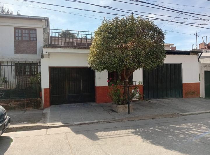 Casa · 150m² · 7 Ambientes · 2 Cocheras