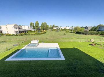 Casa · 321m² · 6 Ambientes · 6 Cocheras · Casa en Venta Terralagos Canning