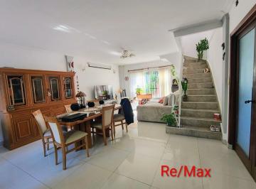 Casa · 240m² · 5 Ambientes · 3 Cocheras · Casa 4 Ambientes Villa Luzuriaga + Dto 2 - Pileta