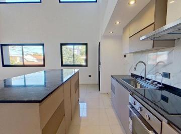 PH · 140m² · 3 Ambientes · 2 Cocheras · Triplex 3 Ambientes con Jardín Parrilla y Cochera