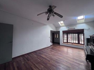 Casa · 140m² · 5 Ambientes · 1 Cochera · Venta Casa 5 Ambientes con Cochera Martinez