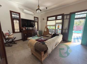 Casa · 260m² · 5 Ambientes · 3 Cocheras · Venta Casa 5 Amb. Lote 400 m B. Cerrado. Parque Leloir
