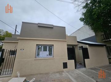 Casa · 100m² · 4 Ambientes · Casa Reciclada a Nuevo 4amb Tza 210 m