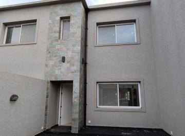 Casa · 96m² · 3 Ambientes · 1 Cochera · Venta Casa 3 Amb Duplex Hurlingham Apto Credito