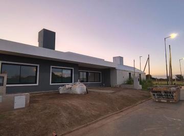 Casa · 130m² · 6 Ambientes · 2 Cocheras · Venta Casa Estrenar Rincones de Manatiales 3 Dormi