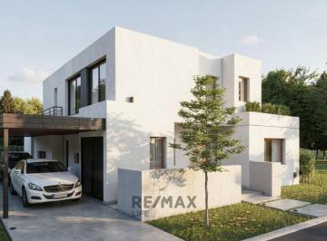 Casa · 206m² · 5 Ambientes · Venta de Casa en Barrio Cerrado