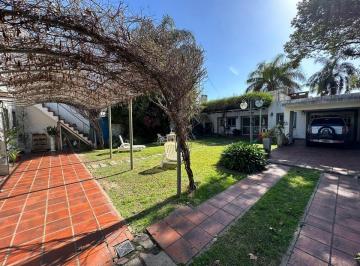 Casa · 257m² · 5 Ambientes · 2 Cocheras · Retasada 3 Dorm. Alberdi Jardín 1 Cuadra Rio