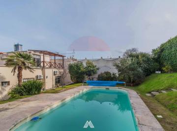 Casa · 236m² · 5 Ambientes · 1 Cochera · Alquiler Casa con Piscina en Punta Gorda, 4 Dorm