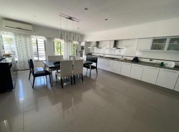 Casa · 229m² · 3 Ambientes · 3 Cocheras · Venta Casa 3 Ambientes Liniers Capital Federal