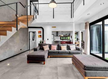 Casa · 220m² · 5 Ambientes · Casa en Venta Horizontes Al Sur 5amb. Jar/pil/coch