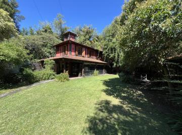 Casa · 94m² · 4 Ambientes · 2 Cocheras · Sanchez 1890, Entre La Rosa y Vías Ffcr, Adrogué – Chalet de Estilo - Excelente Ubicación