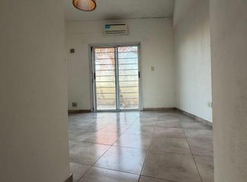 Departamento en Alquiler de 2 ambientes · Con Cochera! Piaggio y Colombres