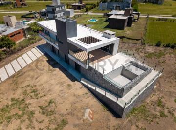 Casa · 304m² · 8 Ambientes · 2 Cocheras · A Estenar, Casa en Potrero de Garay, Country Puerto del Aguila.