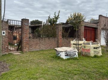 Casa · 85m² · 1 Ambiente · 1 Cochera · Casa de 2 Dorm. con Pileta Sauce Viejo