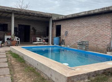 Casa · 85m² · 1 Ambiente · 1 Cochera · Casa de 2 Dorm. con Pileta Sauce Viejo