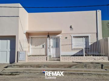 Casa · 122m² · 3 Ambientes · 1 Cochera · Venta Casa de Dos Dorm. Pileta