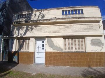 Casa · 730m² · 5 Ambientes · Casa de 2 Dorm. en Venta Alberdi Oeste