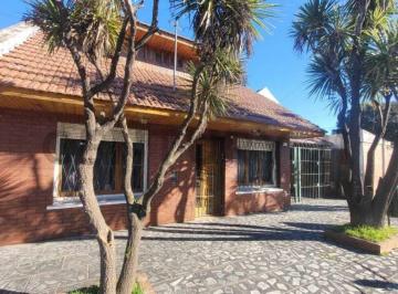 Casa · 120m² · 4 Ambientes · 2 Cocheras · Venta Casa Cuatro Ambientes a Reciclar, Villa Primera Mar del Plata