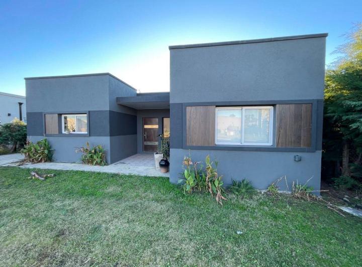 Casa en alquiler en Santa Elena · 4 ambientes